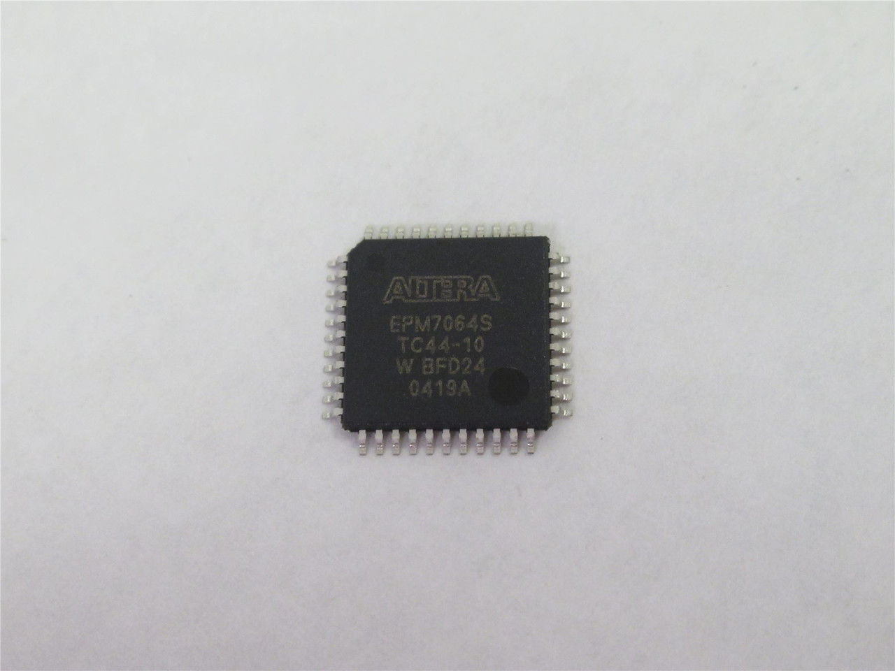 Altera EPM7064S-TC44-10; IC Chip; HFD240531A