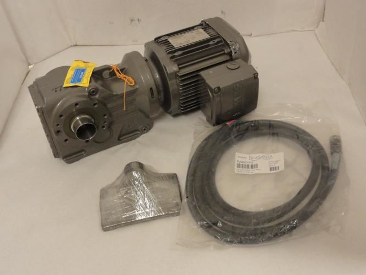 SEW KT47/TDRE90M4-I01; Gearmotor; 15:86 Ratio; 1-1/2Hp; 1750Rpm