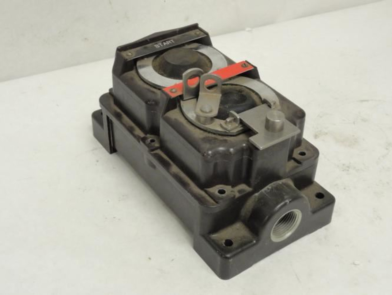 Eaton 10250H4240; Start/Stop Pushbutton Station INCOMPLETE