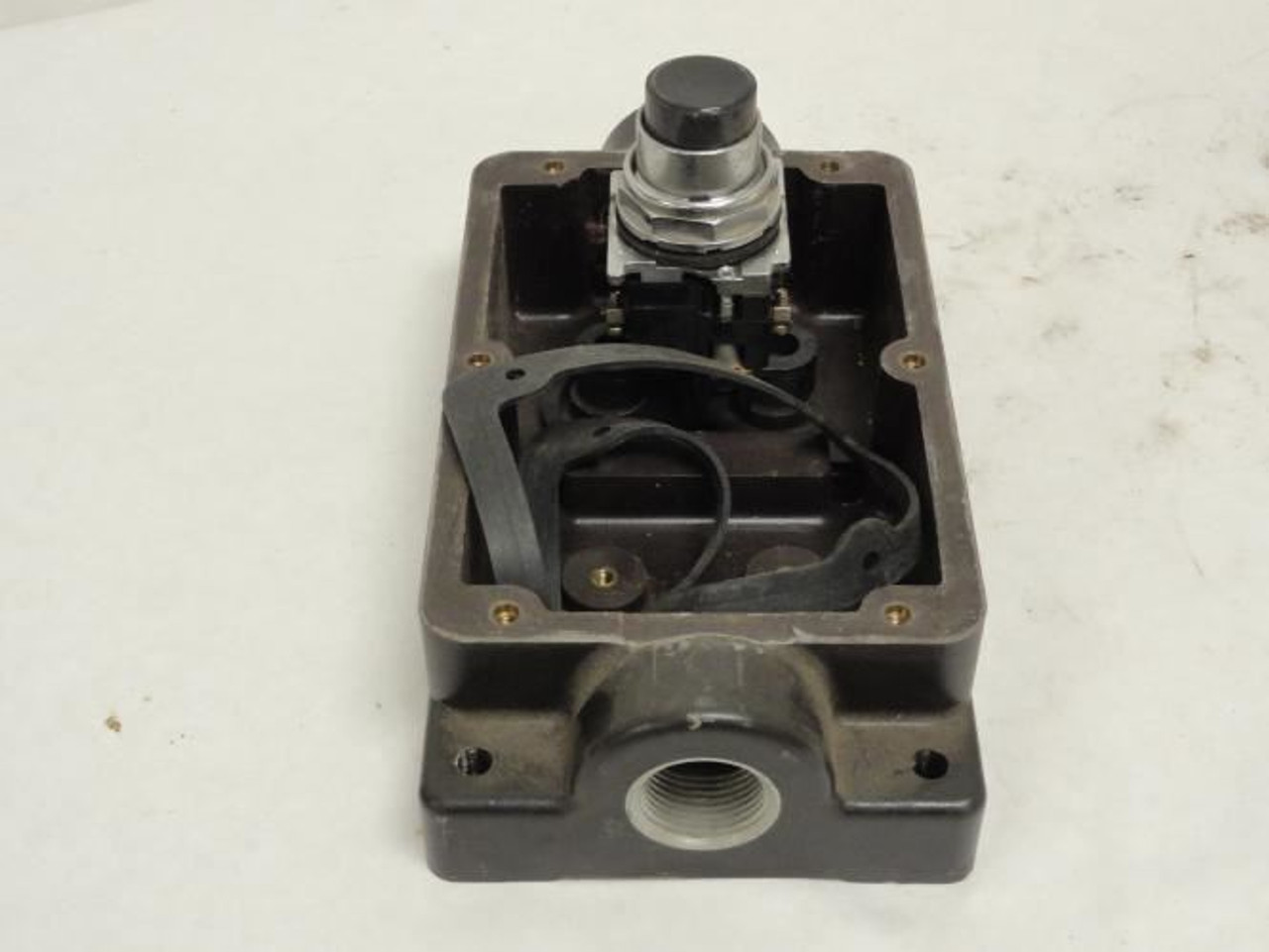 Eaton 10250H4240; Start/Stop Pushbutton Station INCOMPLETE
