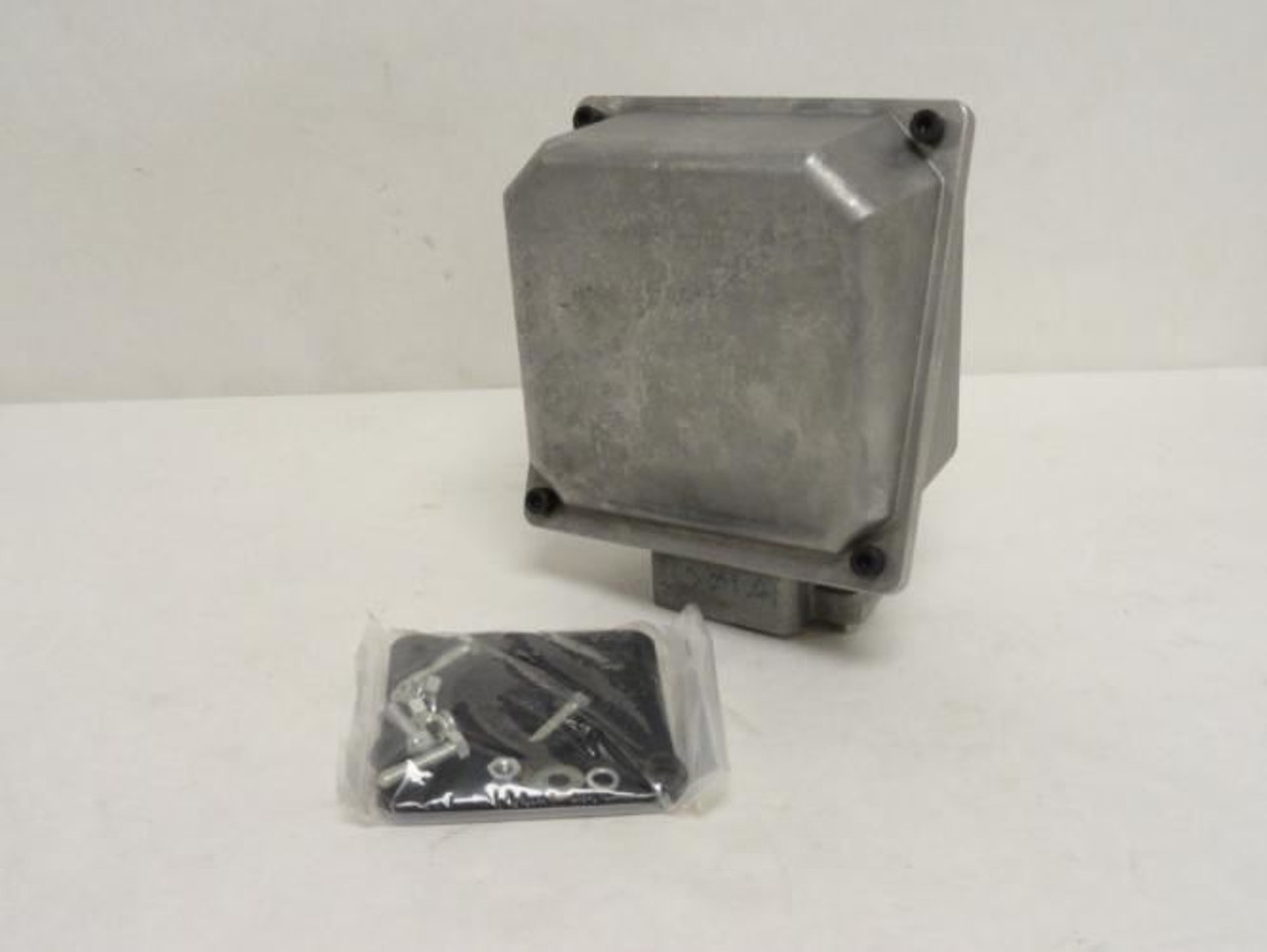 Sumitomo 9P1FSP060E3AW; Global Conduit Box