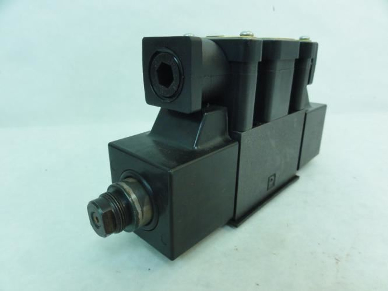 Parker D1VW004CNRCF; Directional Solenoid Valve; 24V; 2.07A