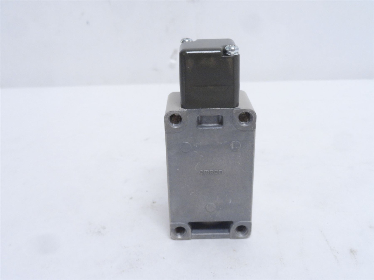 Omron WLRCA2-N; Limit Switch; 2A 250VAC (Missing Lever)