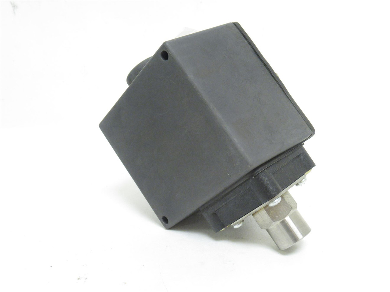 Barksdale 425N1-01-A; Transducer/Transmitter 0-15psi; 12-32VDC