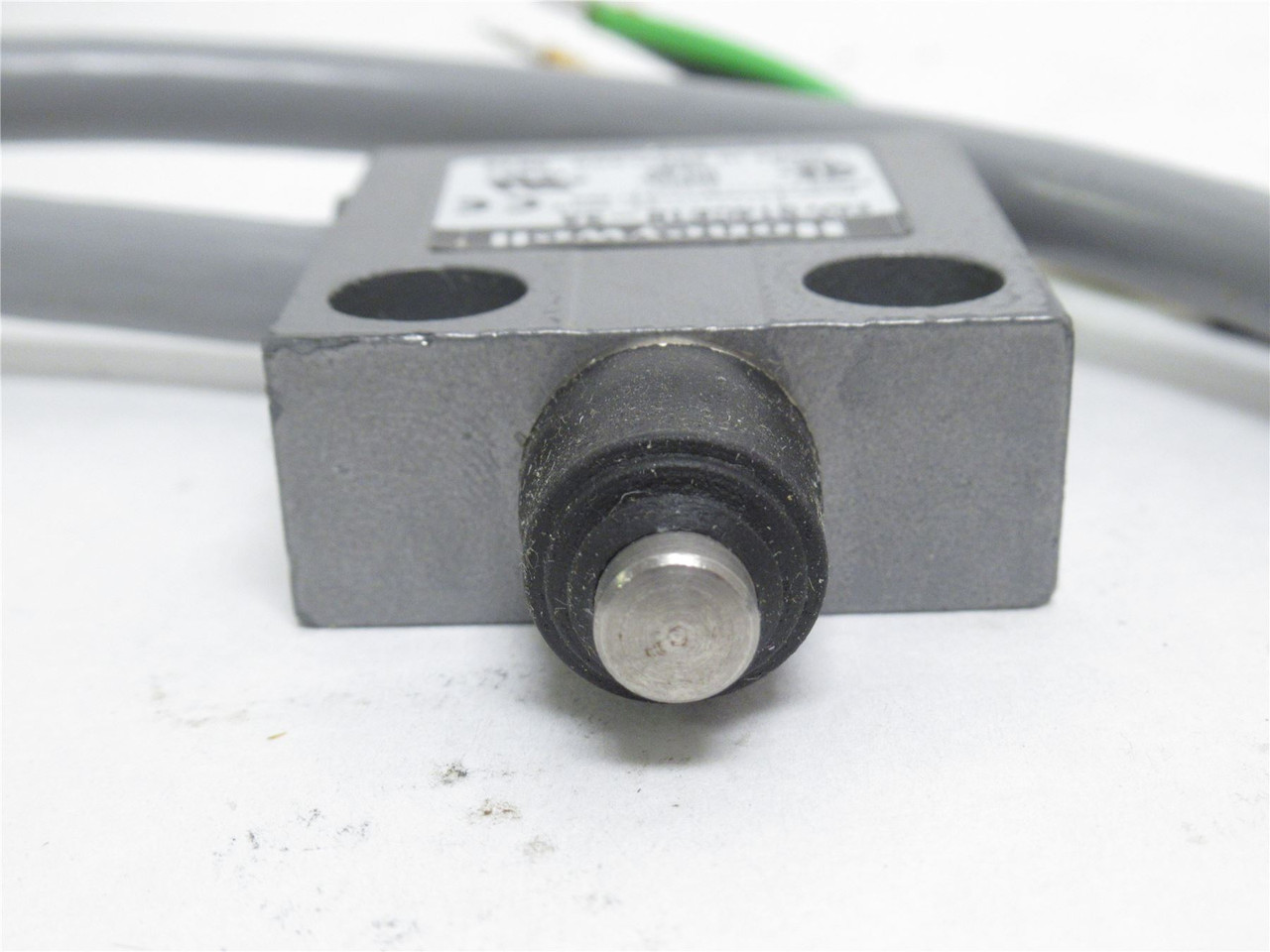 Honeywell 914CE18-3A; Snap Action Limit Switch 5A; 240VAC