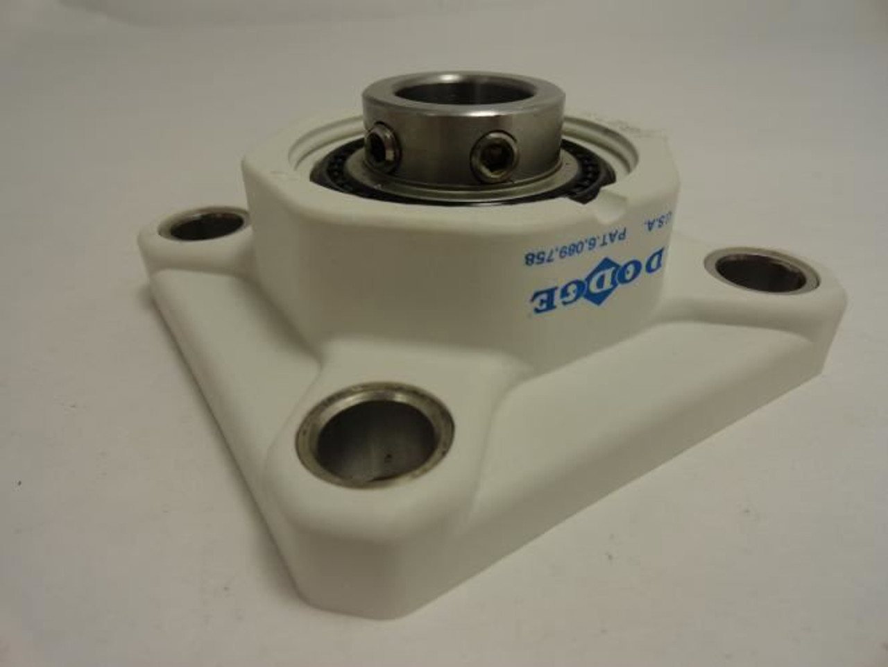 Dodge 136725; Flange-Mount Bearing; 3/4"ID; F4B-SCEZ-012-PSS