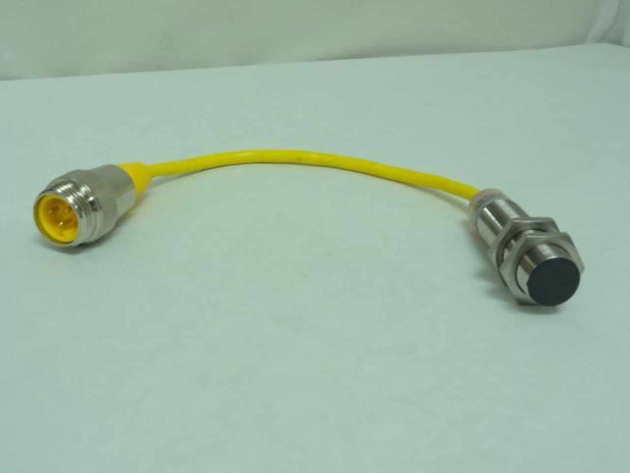 Eaton E59-F18A109A01PB-A1; Proximity Sensor 20-132VAC; 500mA