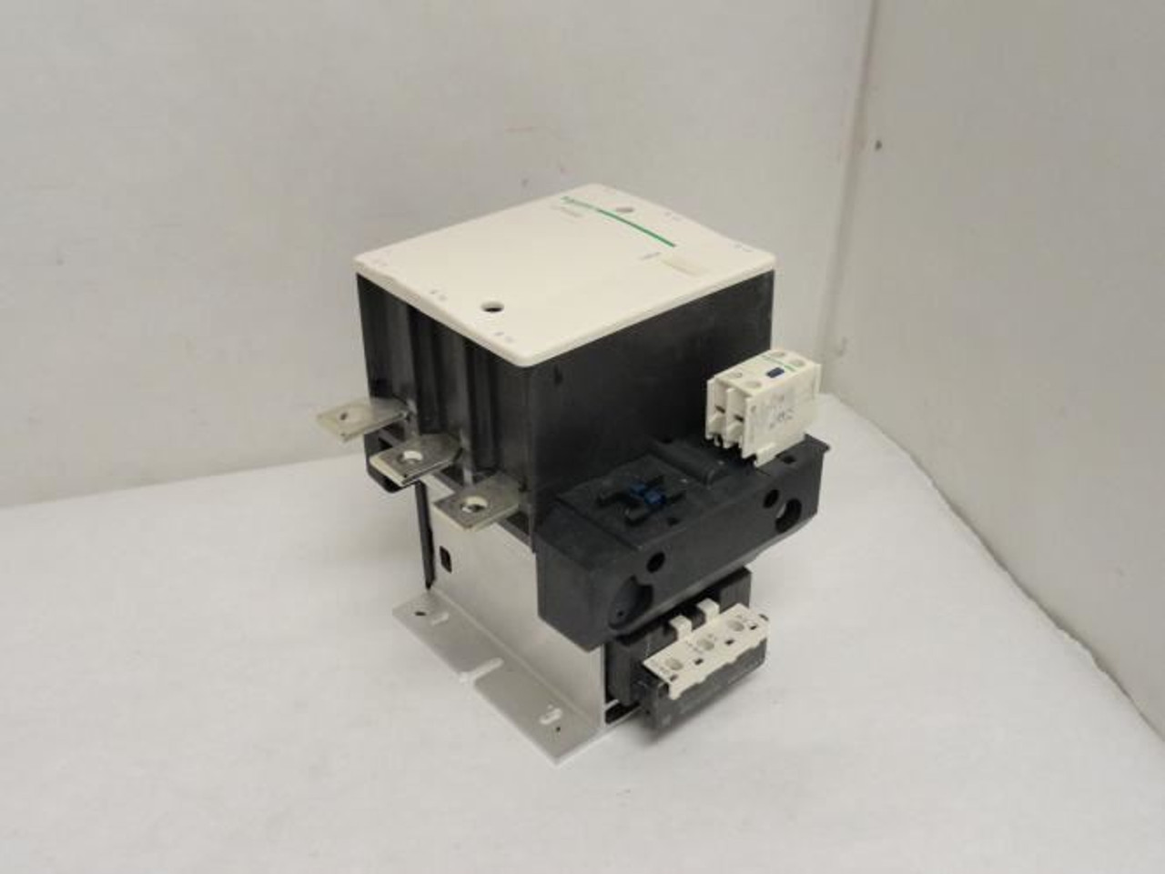 Schneider LC1F265; Contactor 265A 3P 600VAC Coil: 230VAC