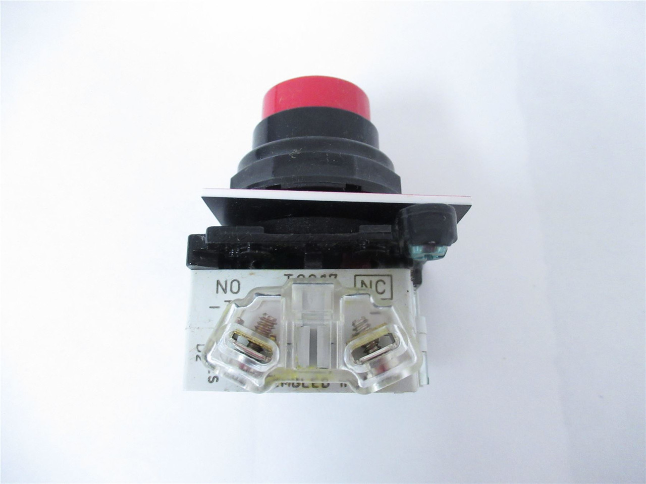Eaton E34YED19-3; Pushbutton Switch