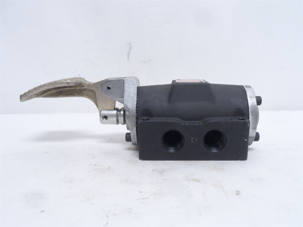 AAA Products F04; Pedal Operated Valve; 1/2 NPTF; 215 SCFM