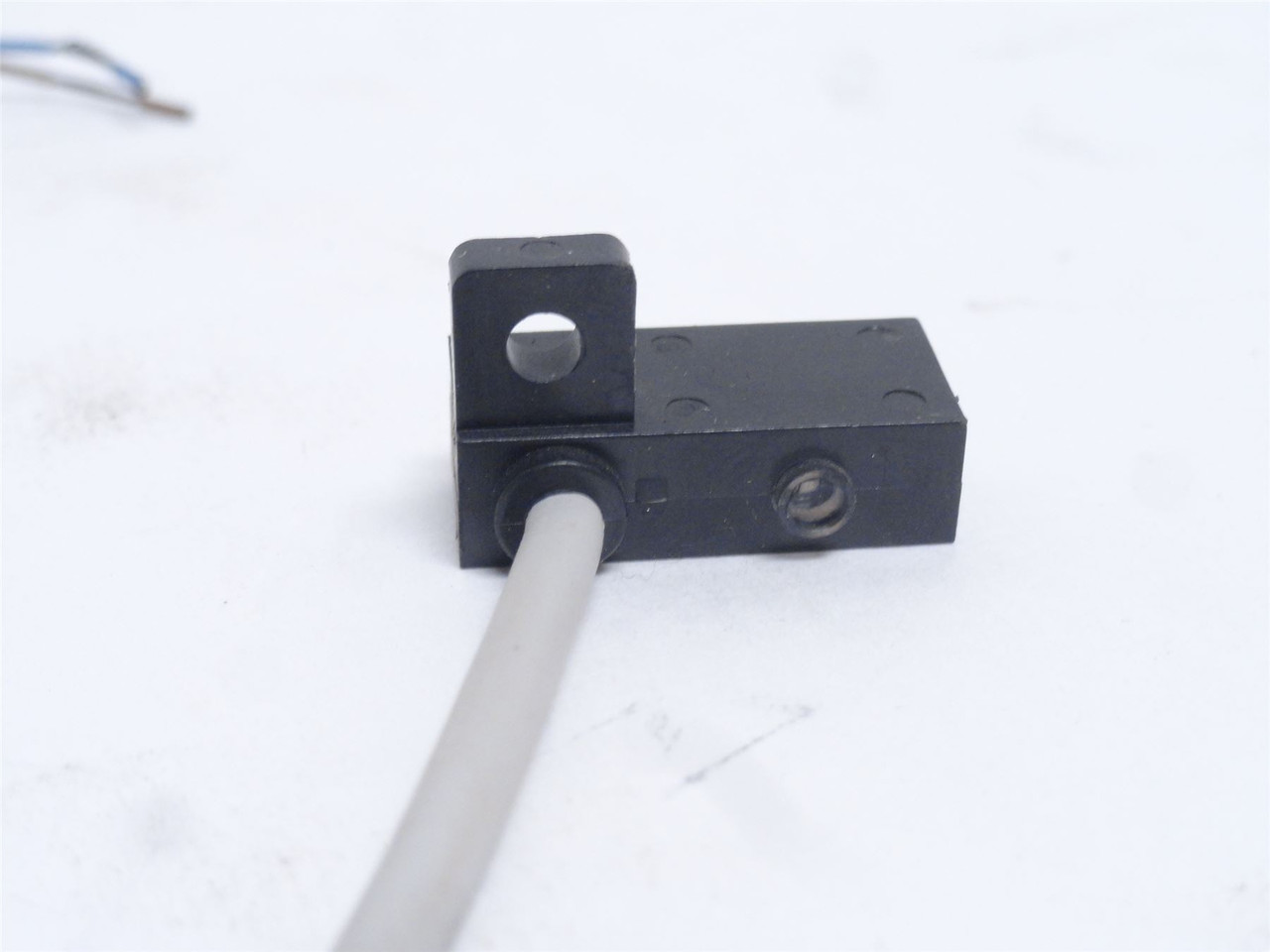 SMC D-A73; Reed Switch W/Indicator Light; 100VAC; SPST-NO