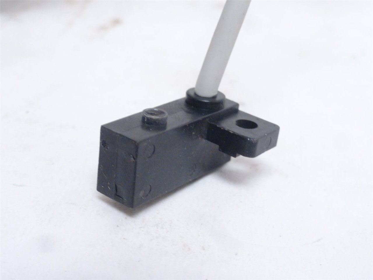 SMC D-A73; Reed Switch W/Indicator Light; 100VAC; SPST-NO