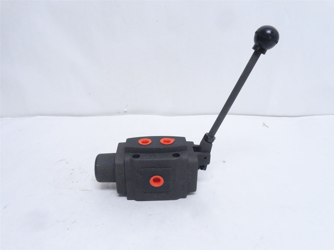 ` HD-T03-3C2-10-N; Manual Control Valve 3/8NPT