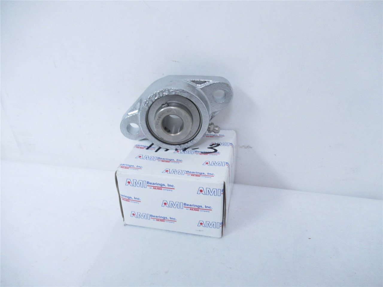 AMI Bearings MUCFT202-10NP; Bearing 5/8 Stainless2 BoltFlange