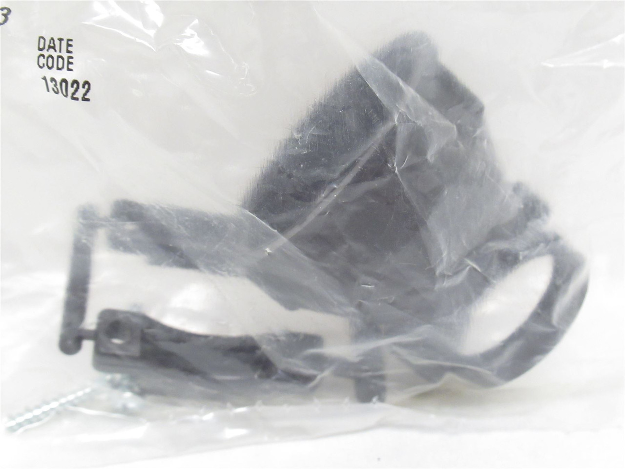 TE 206138-8; Black Connector Cable Clamp; 1 3/8-18 UNEF-2A 23