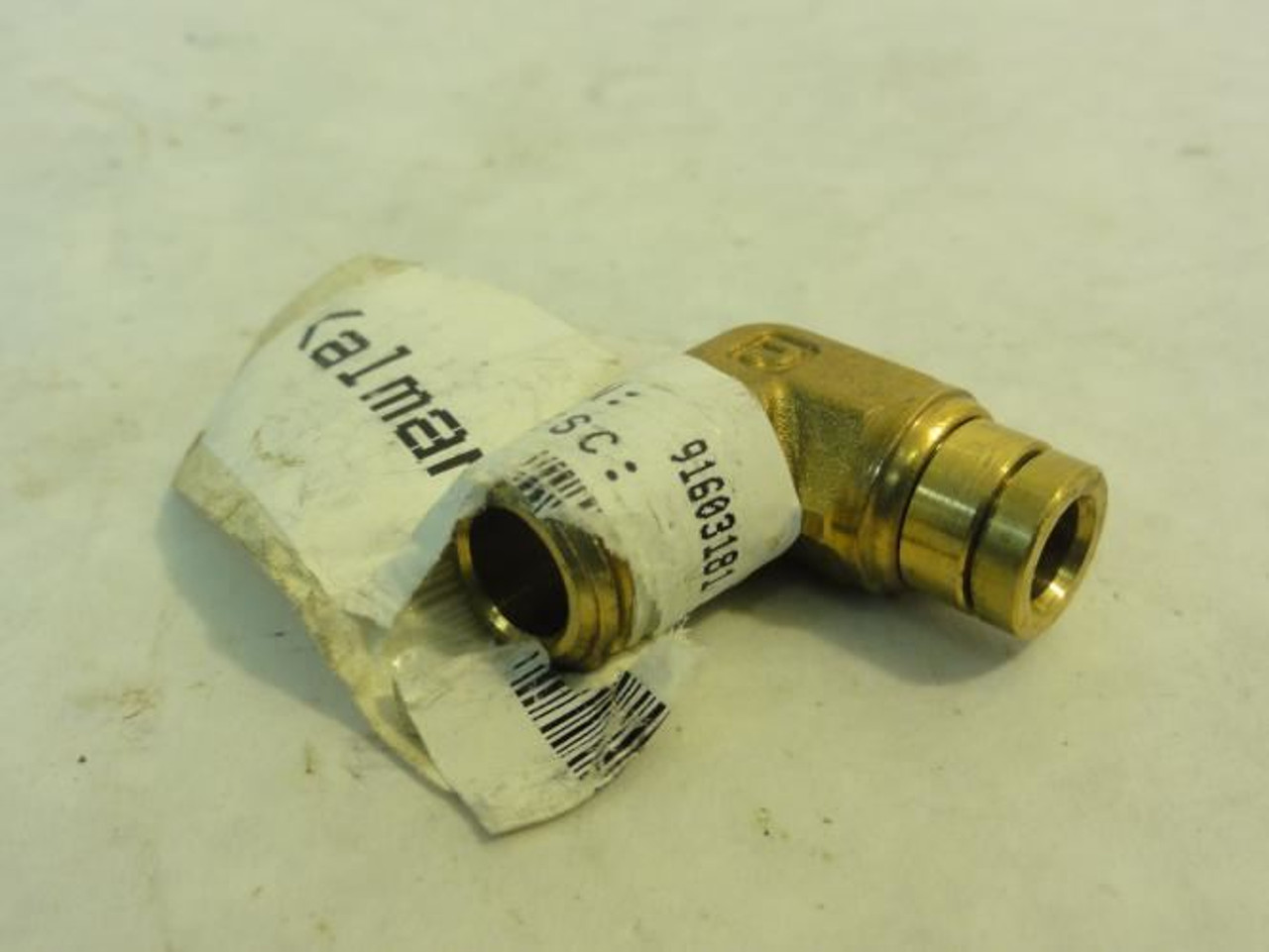 Kalmar 91603181; Elbow Fitting; 90 Degree; 1/4" Tube; 1/4" NPT