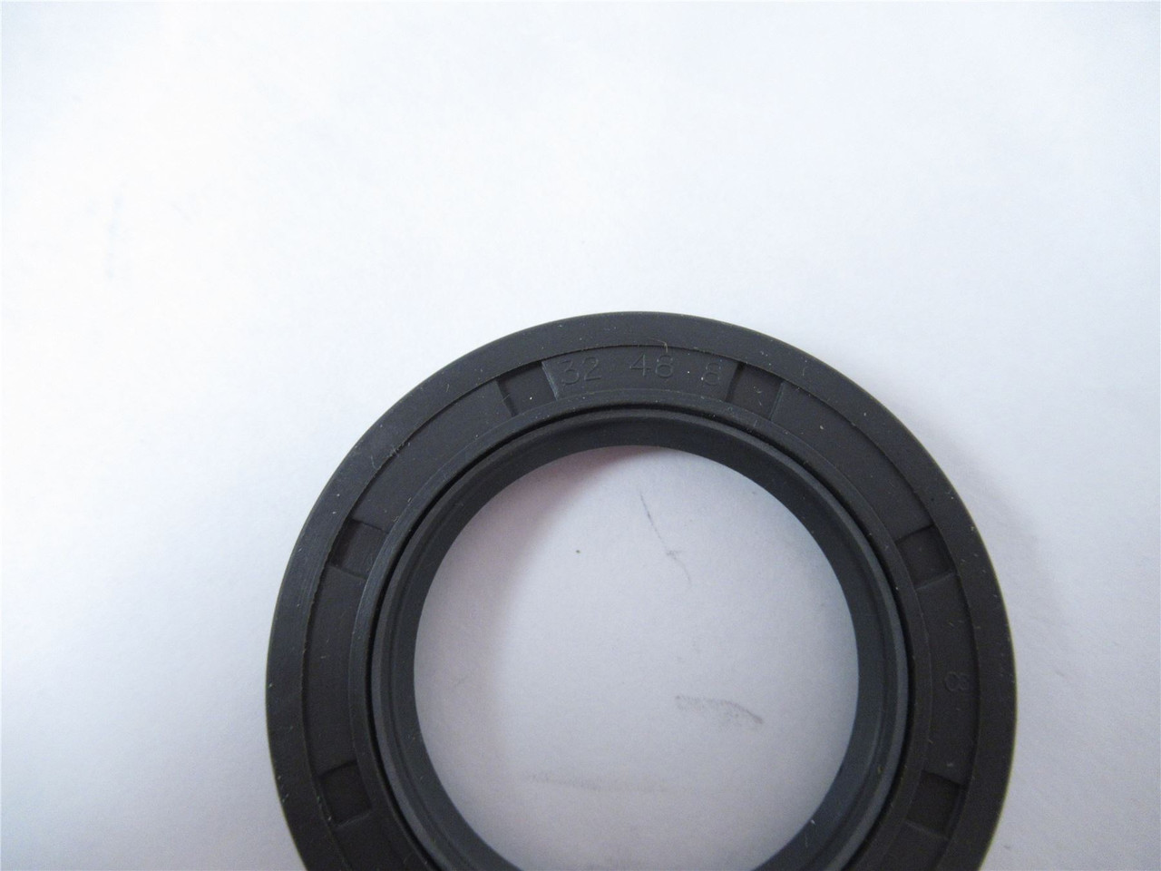 SKF 32x48x8 HMS5RG; Oil Seal 32 mm ID 48 mmOD 8 mm Width