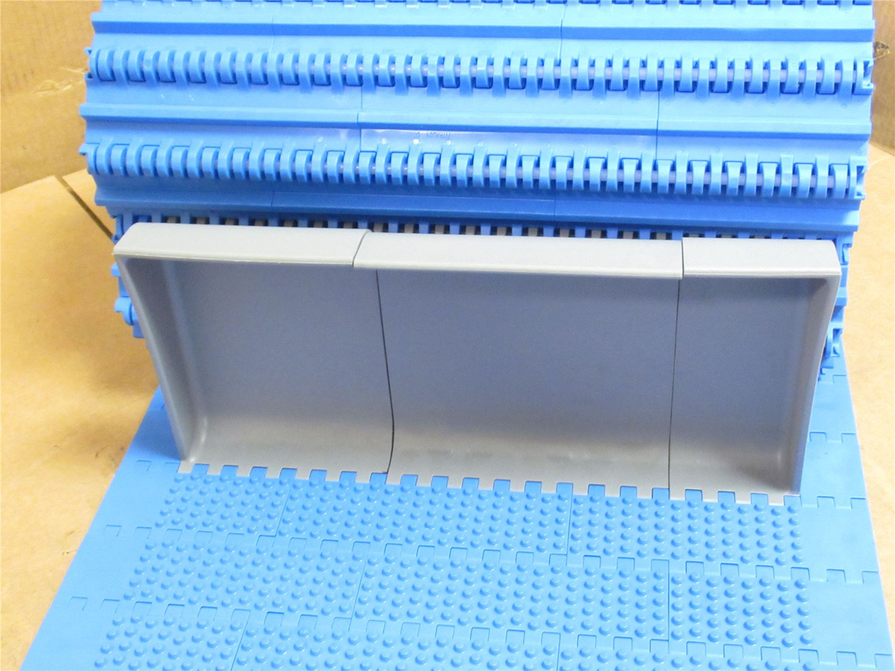 Intralox 800FENUBTOPGPPW/BKTS; Flighted Flat Belt; 16"W x 9'L