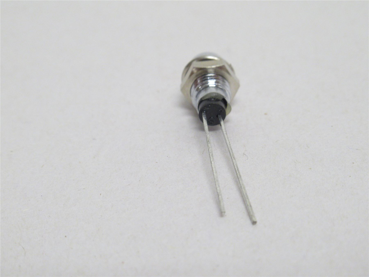 Dialight 6762111110F; Lot-3 Red LED Panel Indicators 2V; 20mA