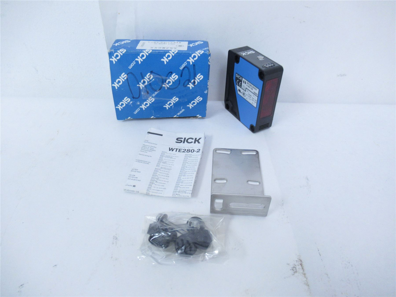 SICK WTE280-2R4331; Photo Sensor Retro Reflective  PE NPN Red