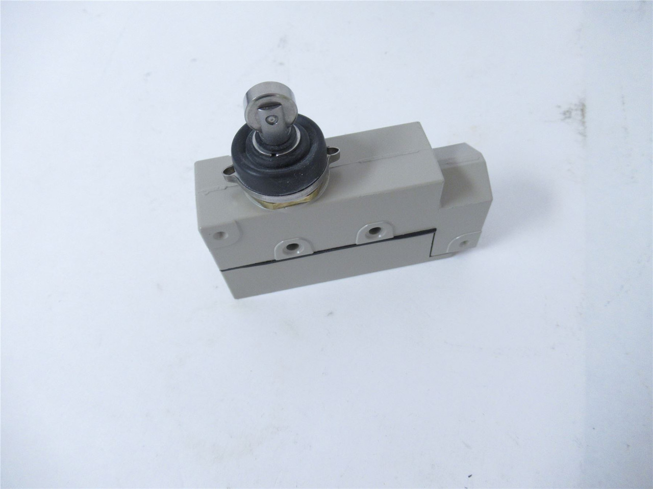 Omron ZE-N22-2S; Limit Switch 15 A 125 VAC
