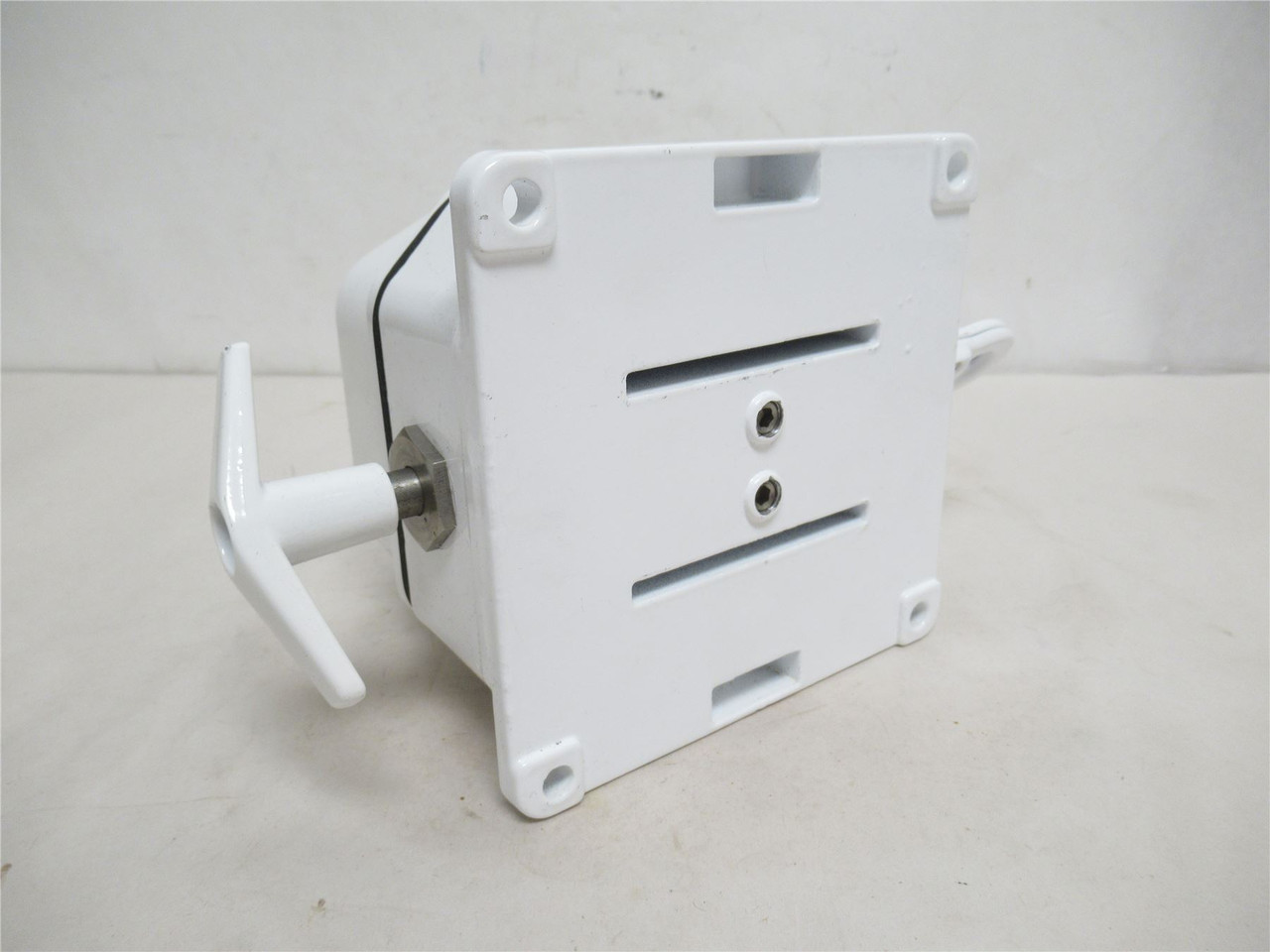Rees 04944-900; Cable Pull Switch; 1-NO; 1-NC; A600; AC15