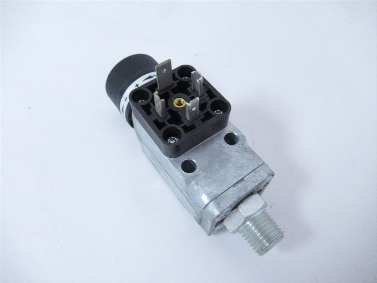 Noshok 400-1-2-7/115-8; Pressure Switch 230VAC-4A 28 VDC-3A
