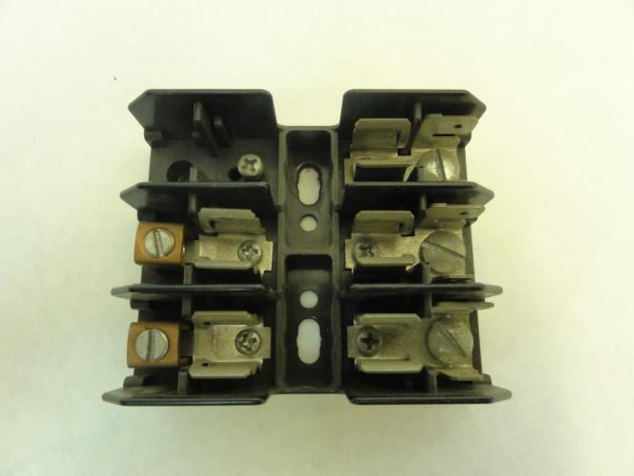 Bussmann BM6033B; Fuse Block; 30A; 600V; Missing a fuse holder