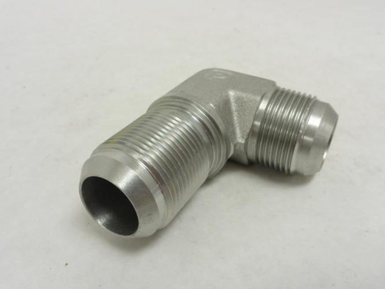 Parker 16 WETX; Bulkhead Union Elbow; 90�; 1 JIC