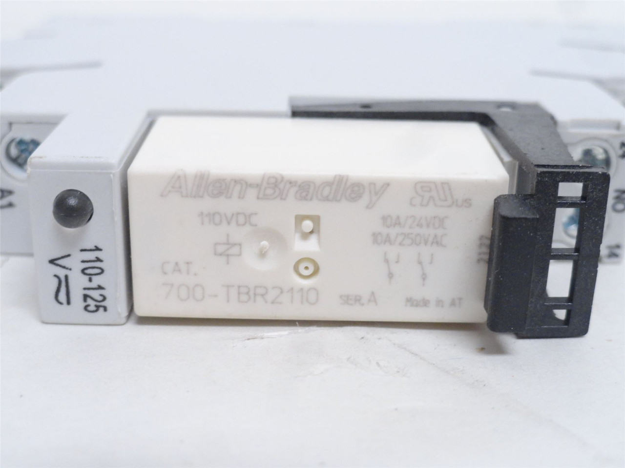 Allen-Bradley 700-HLT12; Terminal Block W/Relay 700-TBR224