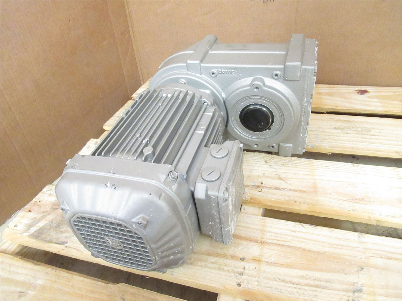 SEW FA57/G DRN90LA/AL; AC Gear Motor; 58.97:1 Ratio; 230/460V