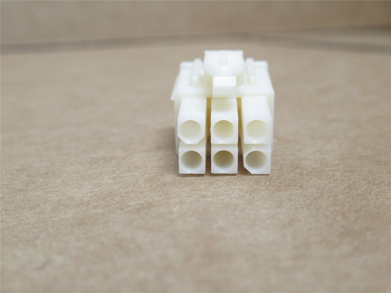 AMP 172168-1; Lot-20 Rectangular Connector 6-Pos; 2-Row; 600V
