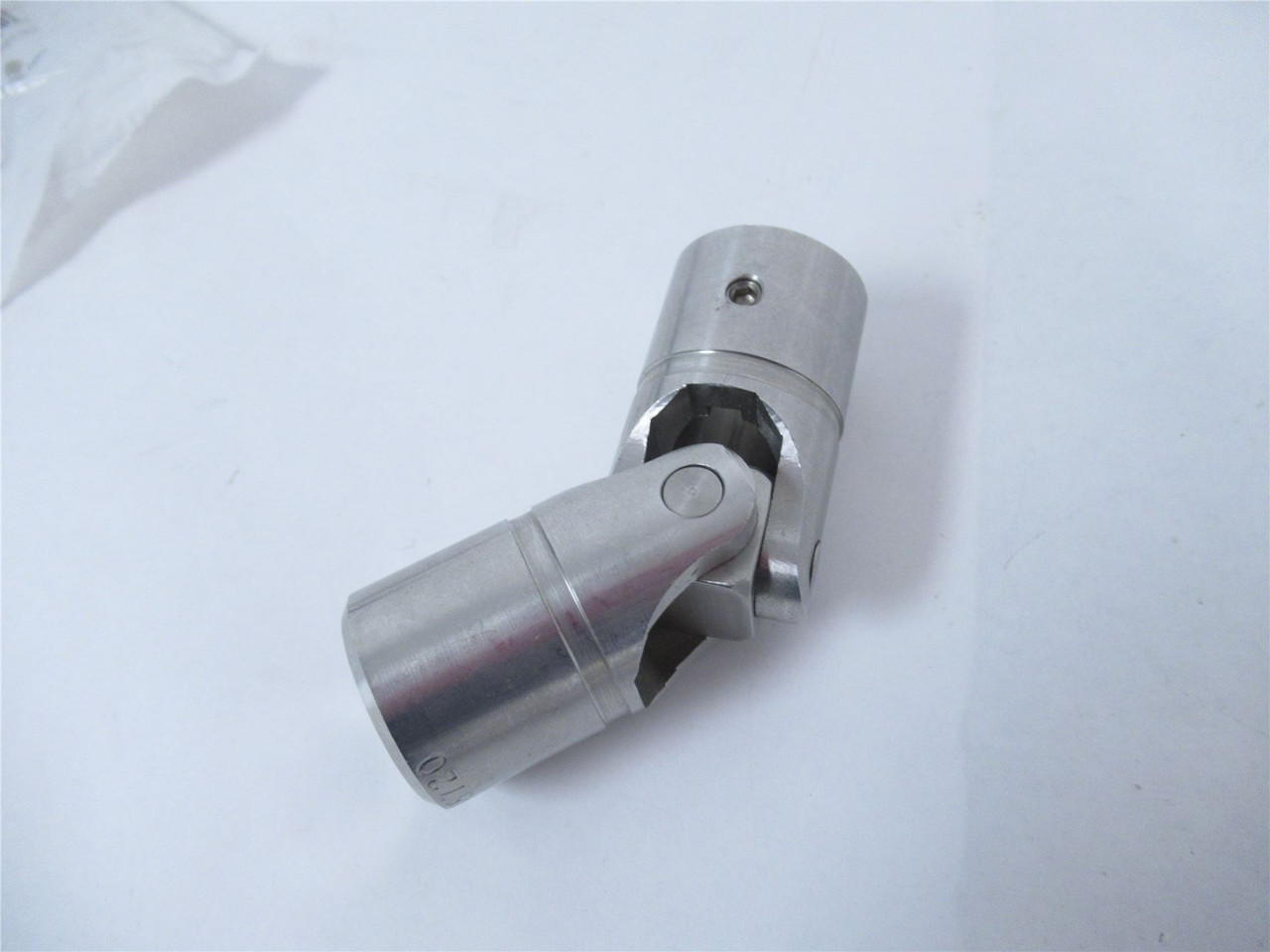 Lovejoy D8B-UJ-SS-5/8x5/8; Coupler 90 Degree 2 set screw.625"