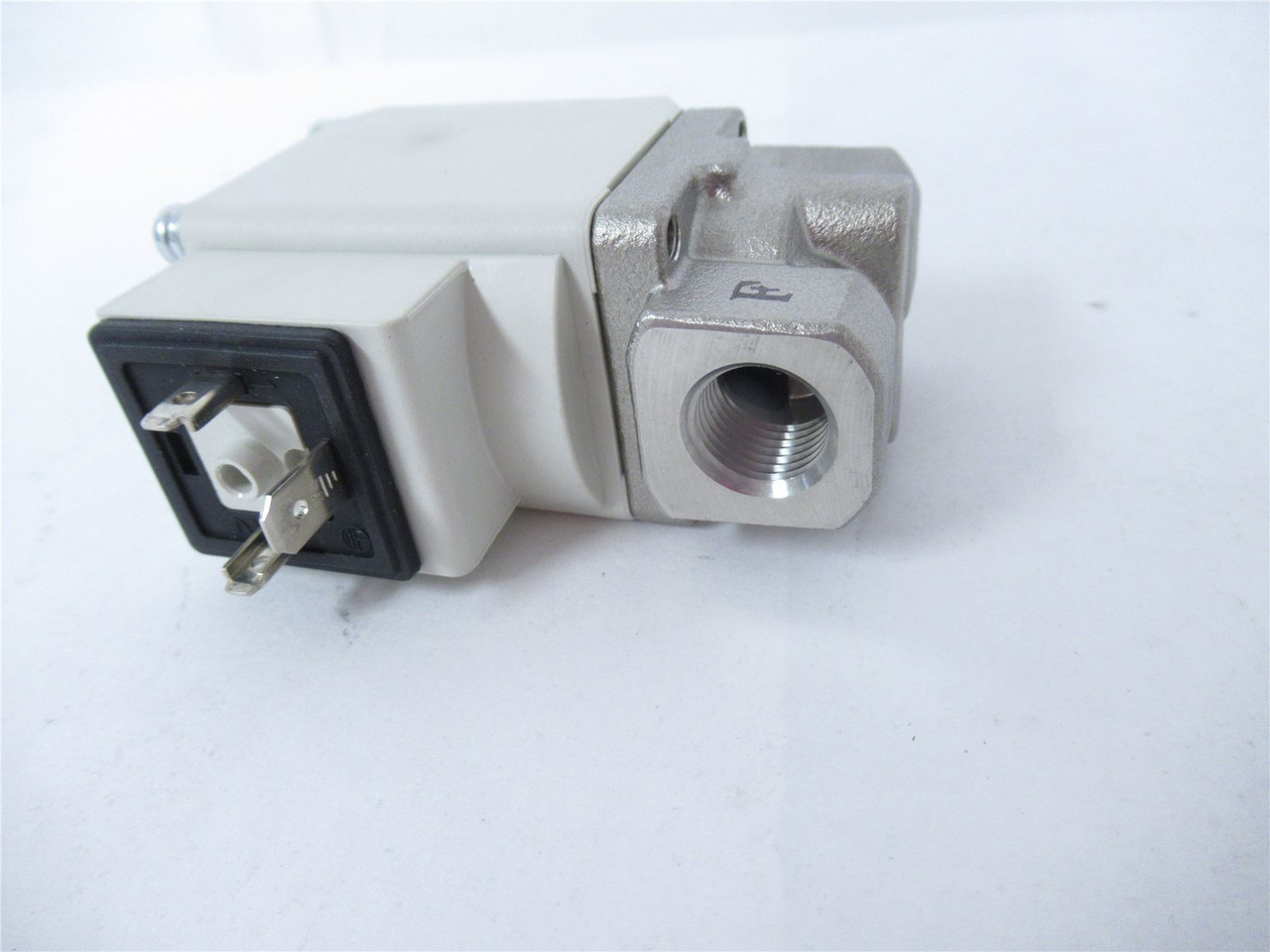 SMC VX222HZ2AA; Solenoid Valve Rc1/4" threaded port DC24V