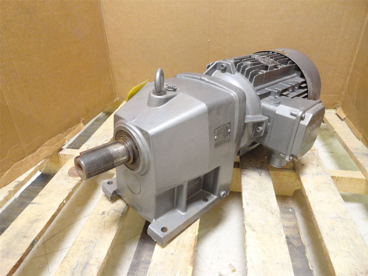 Nord SK32-132MP/4 CUS TW; AC Gearmotor 3.75:1 Ratio; 10HP; 3PH