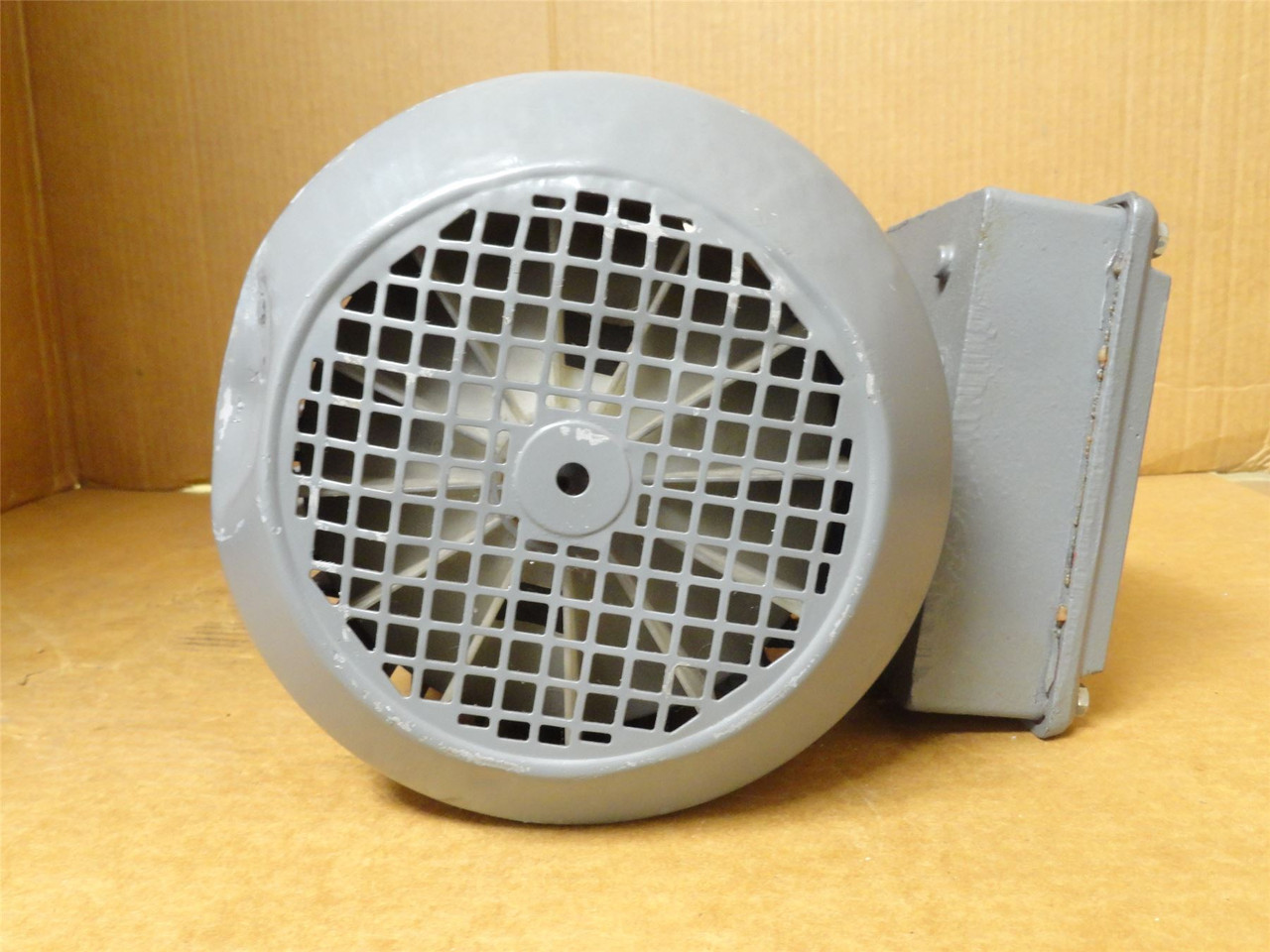 SEW DFT100L4KS; AC Motor; 5HP; 230/460V; 1680RPM; 3PH; 13.6 / 6.8A