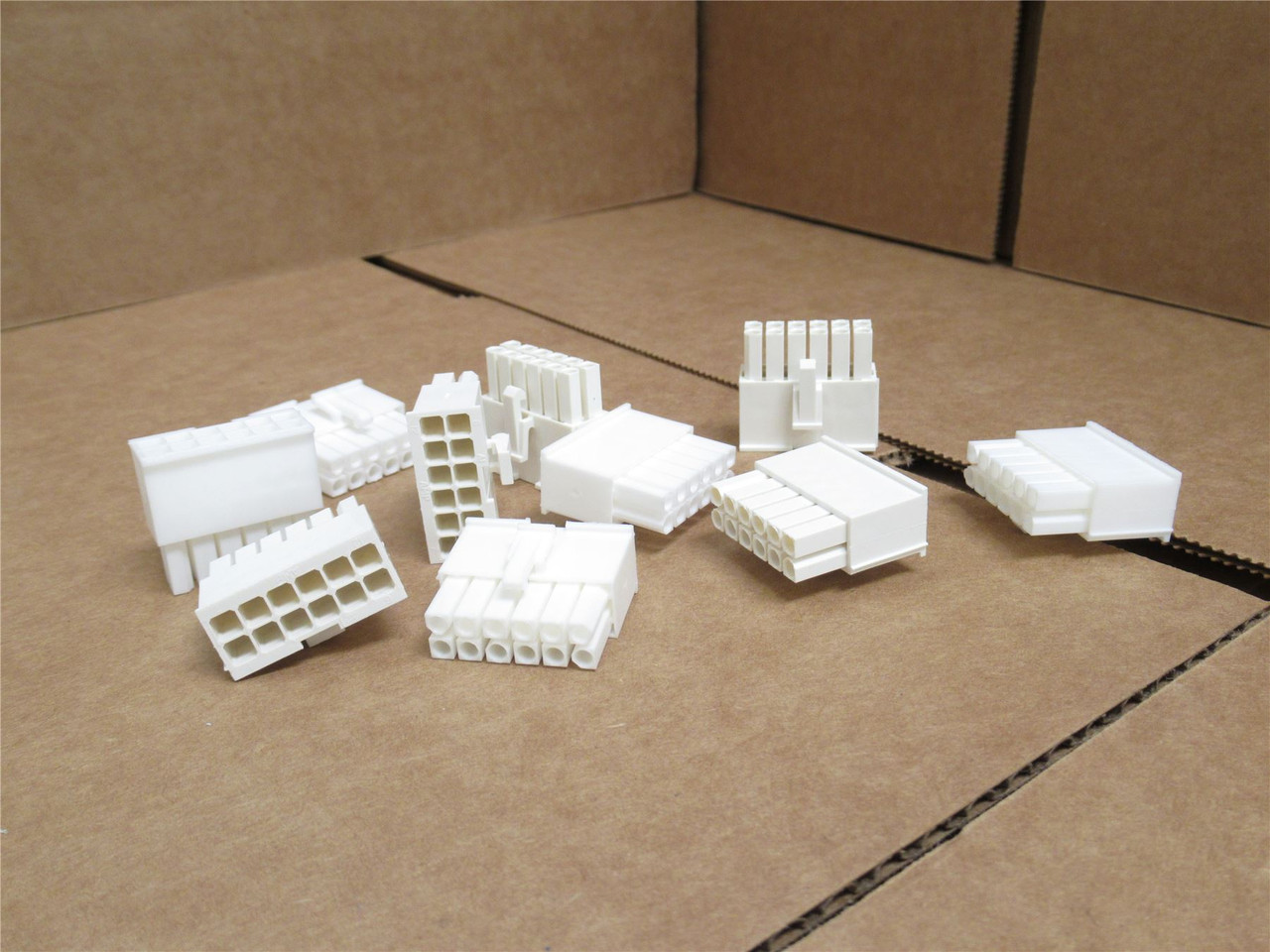 AMP 770581-1; Lot-10 Socket Connectors; 12Pos; 2-Row; 600VAC