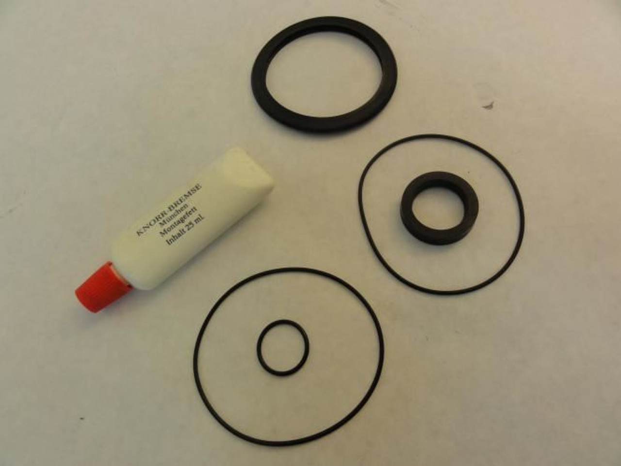 Knorr-Bremse I39615; Cylinder Repair Kit *Missing a Seal*
