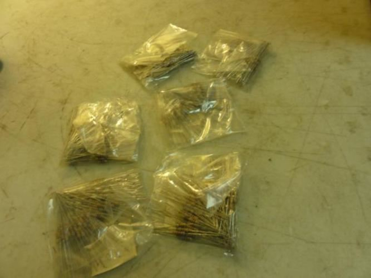 MFG- 29 SJ 330; LOT-600; Resistor; 608K Ohms