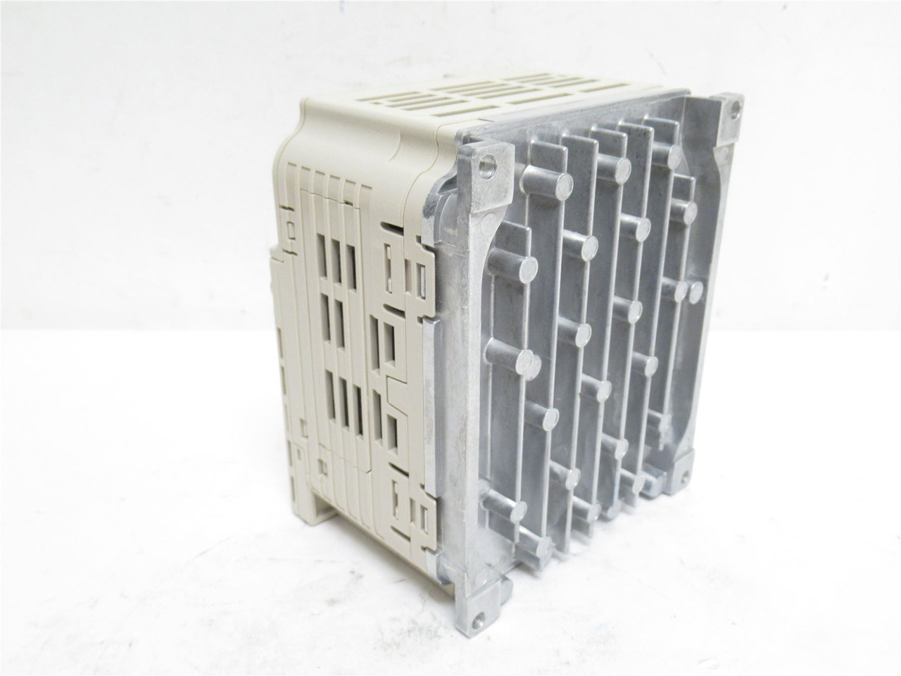 Yaskawa CIMR-JC4A0001BAA; AC Drive 380-480VAC; 1.2A; In