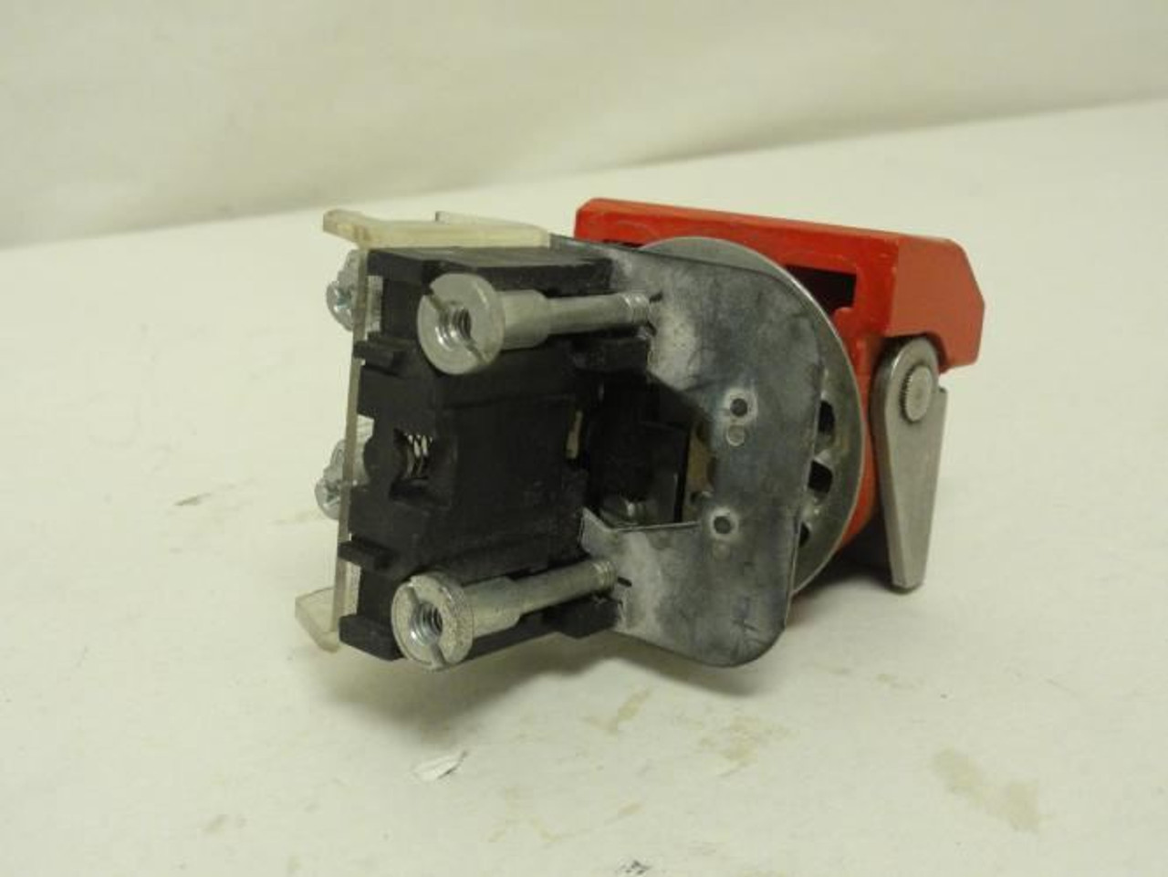 Allen-Bradley 800H-WK61; Flip Lever Operator Switch; 1-NO; 1-NC