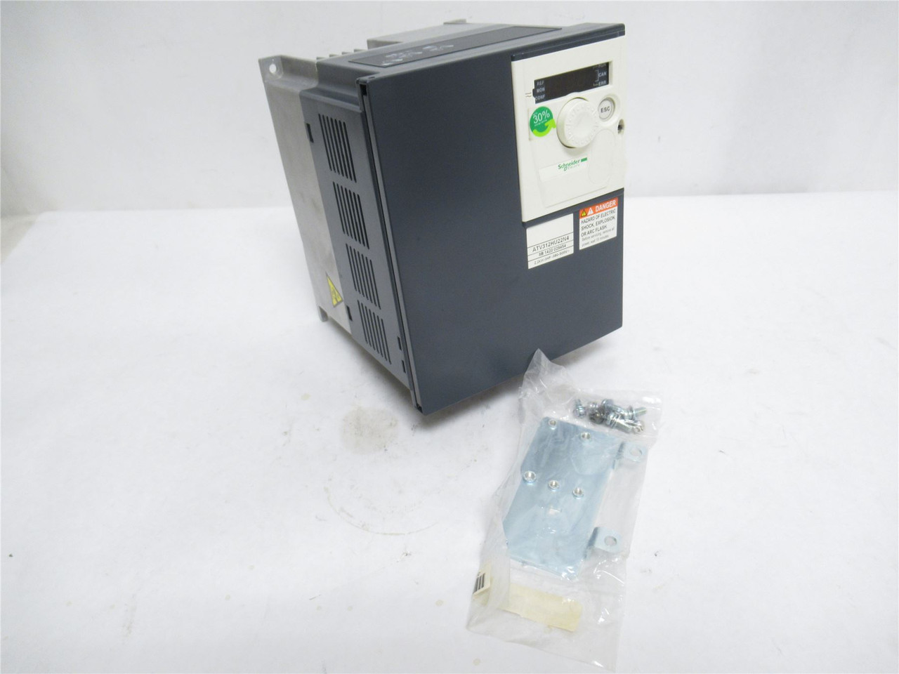 Schneider ATV312HU22N4; Vari-Speed Drive 3HP 380-500VAC; 3Ph