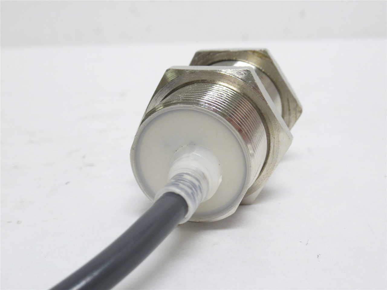 Omron E2E2-X18MB1; Proximity Sensor; 10-55VDC; IP67