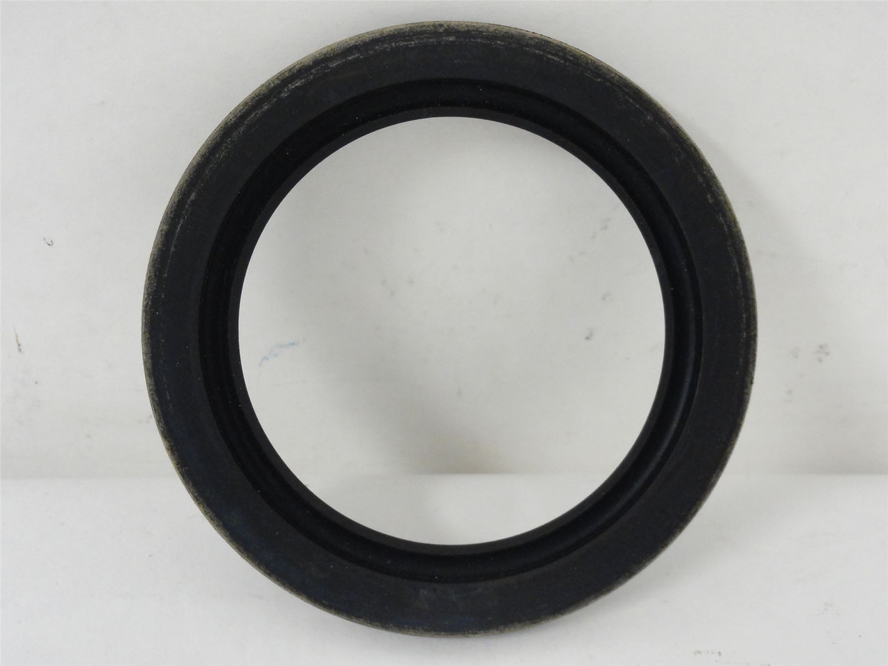 Parker 19736 H1L5; Oil Seal 2.370" ID; 3.376" OD; 0.218" W