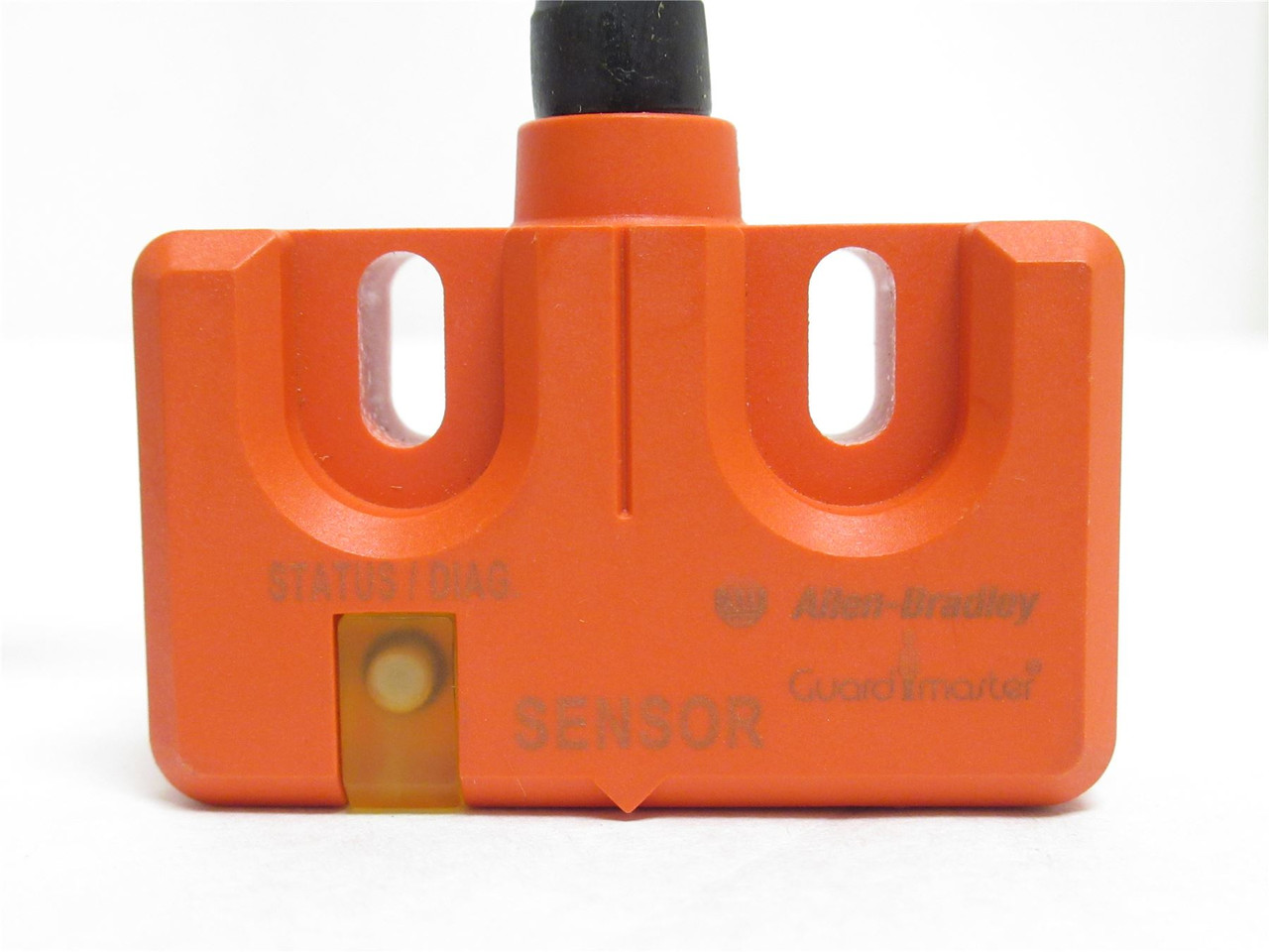 Allen-Bradley 440N-Z21W1PA; Non Contact Switch; 2-NC; 3m Wire