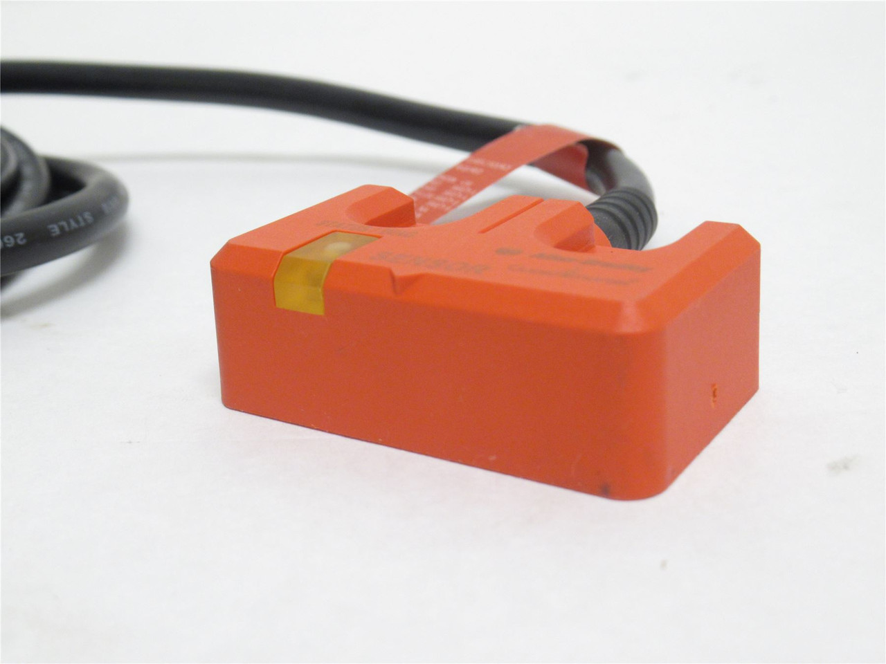 Allen-Bradley 440N-Z21W1PA; Non Contact Switch; 2-NC; 3m Wire