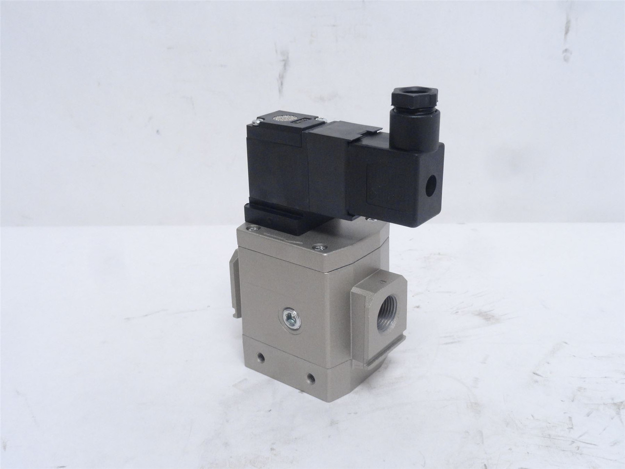 SMC AV3000-03-5DZ-R; Soft Start Up Valve; 0.2-1.0MPa; 21-26V