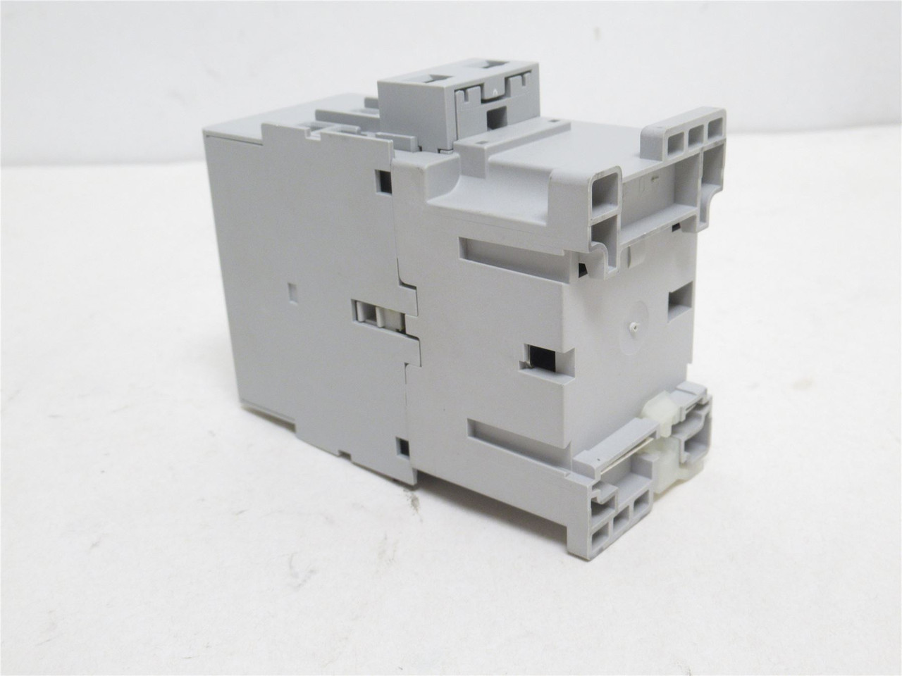 Allen-Bradley 100C30D00; Contactor; 30A; 600VAC; Coil: 120VAC