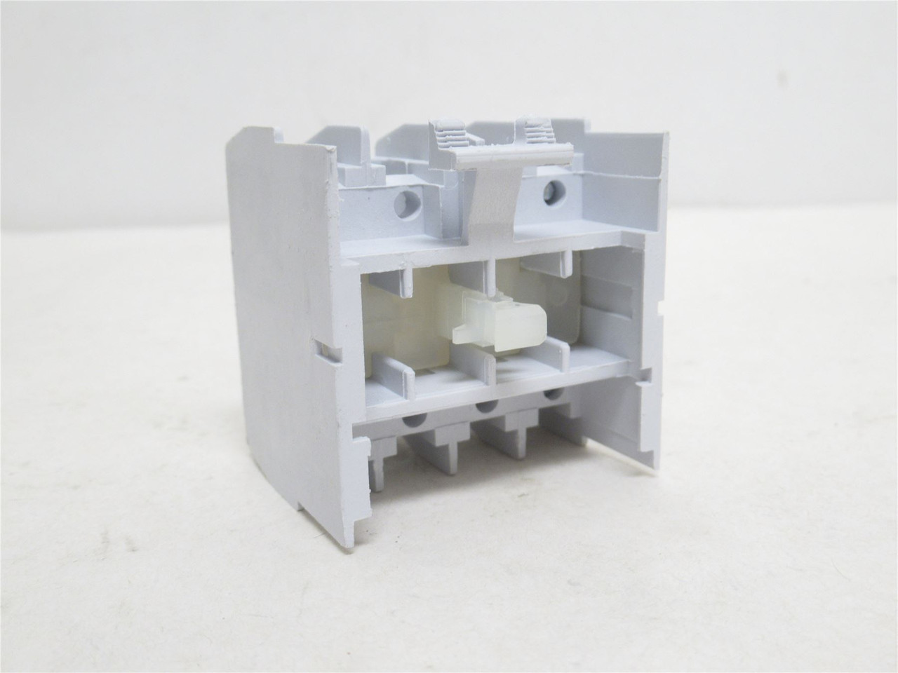 Eaton C320KGT1; Top Mount Aux Contact; 1-NO; 1.5A; 660V