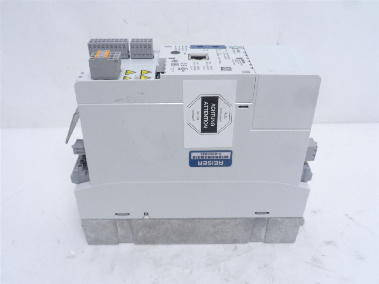 Lenze E84AVSCE3714SXO; Topline C AC-Drive .75KW 400-500VAC